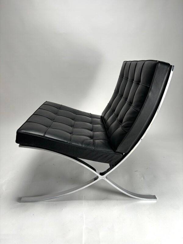 Paire de chauffeuses Barcelona attribuées à Mies Van Der Rohe pour Knoll International, années 1980