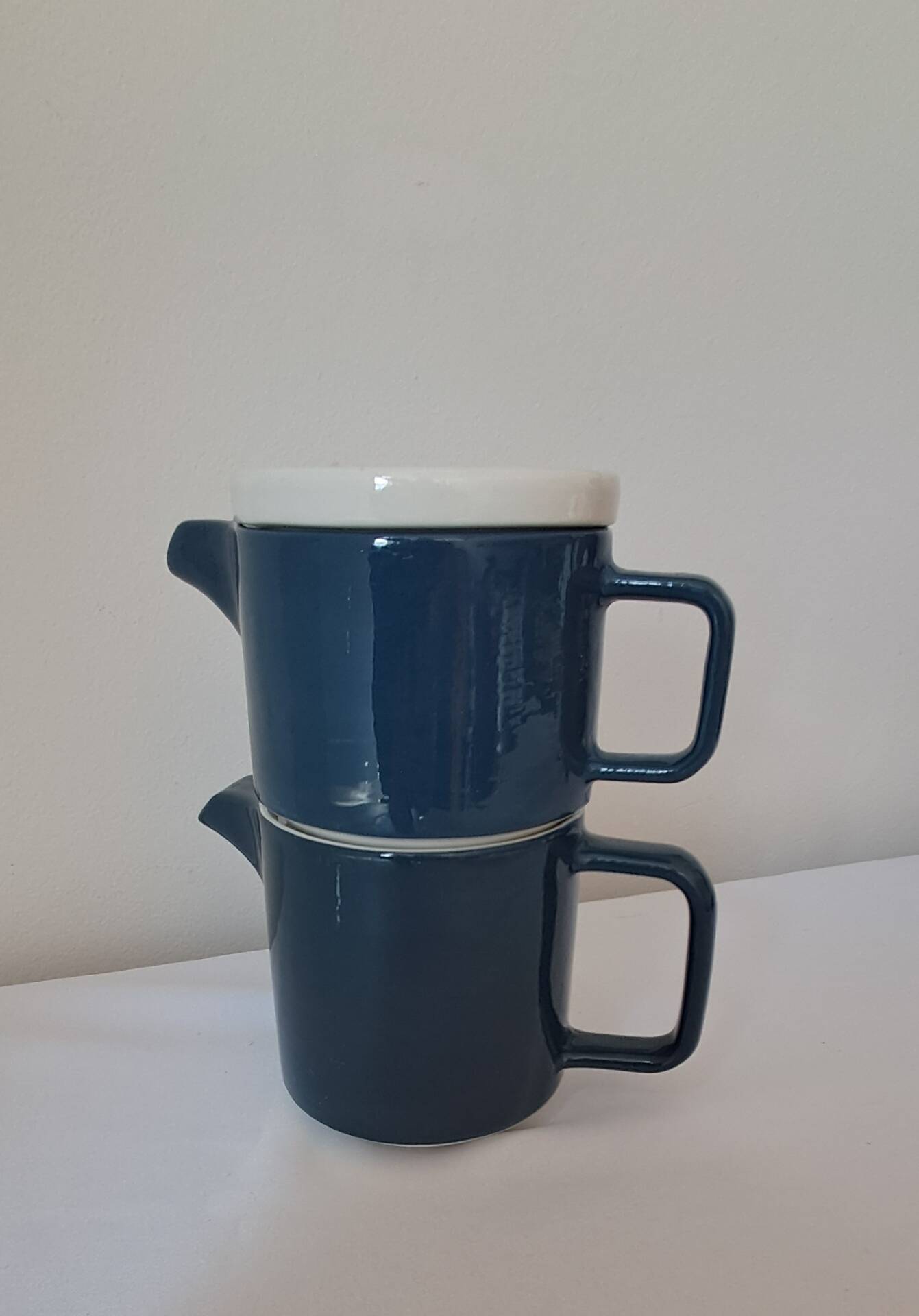 Teapot and milk jug, selfish, stackable. Sarreguemines. 1980s.