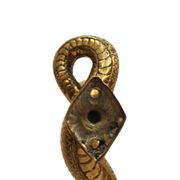 Paire de poignées de porte en laiton en forme de serpent, fabriquées à la main en France, années 1960.