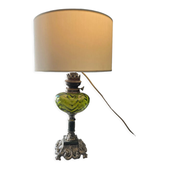 Lampe à pétrole électrifiée