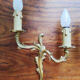 Pair of appliques with two arms of light with a leafy decoration