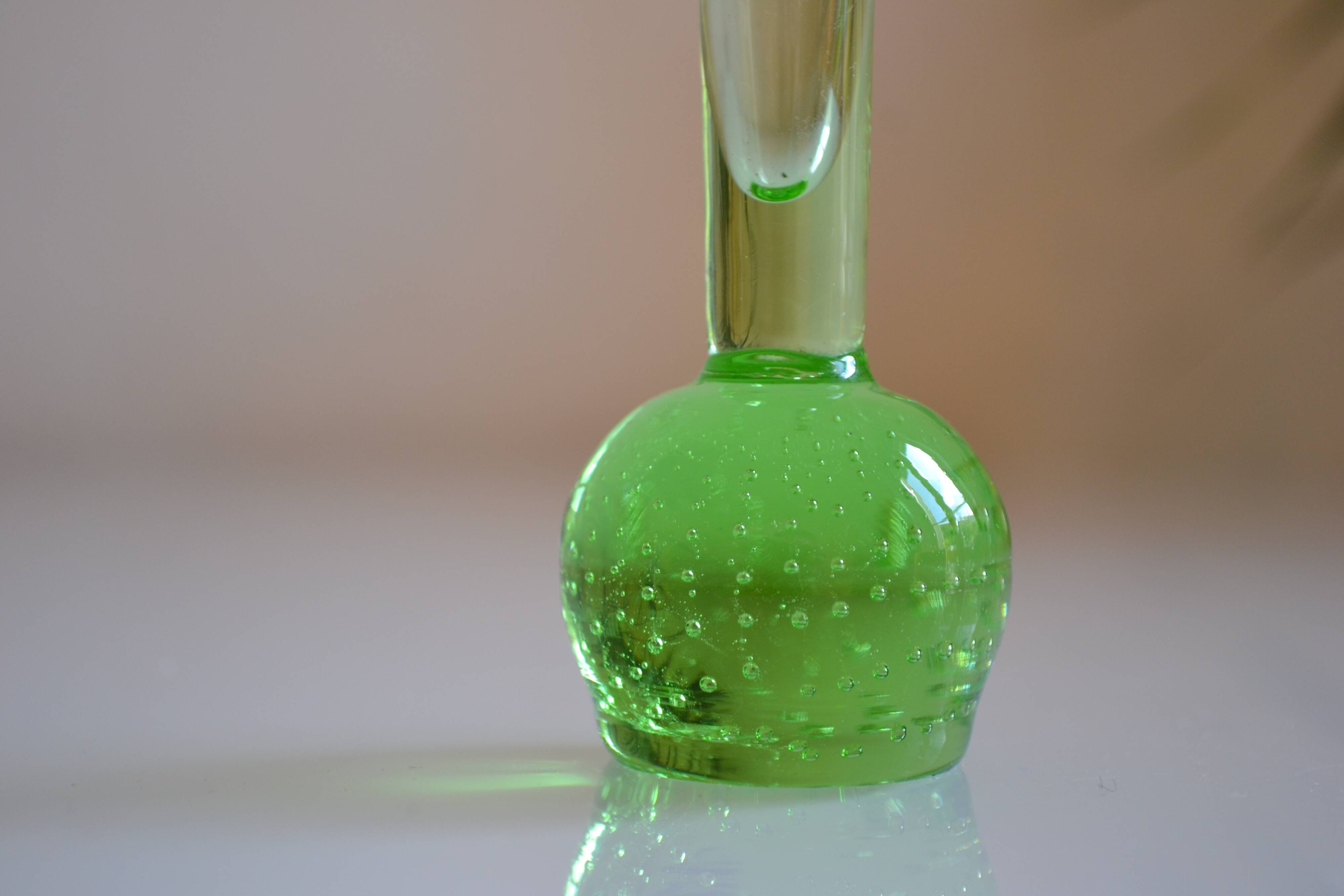 Sweden Sweden 1960 60's small soliflore vase green glass bullicante