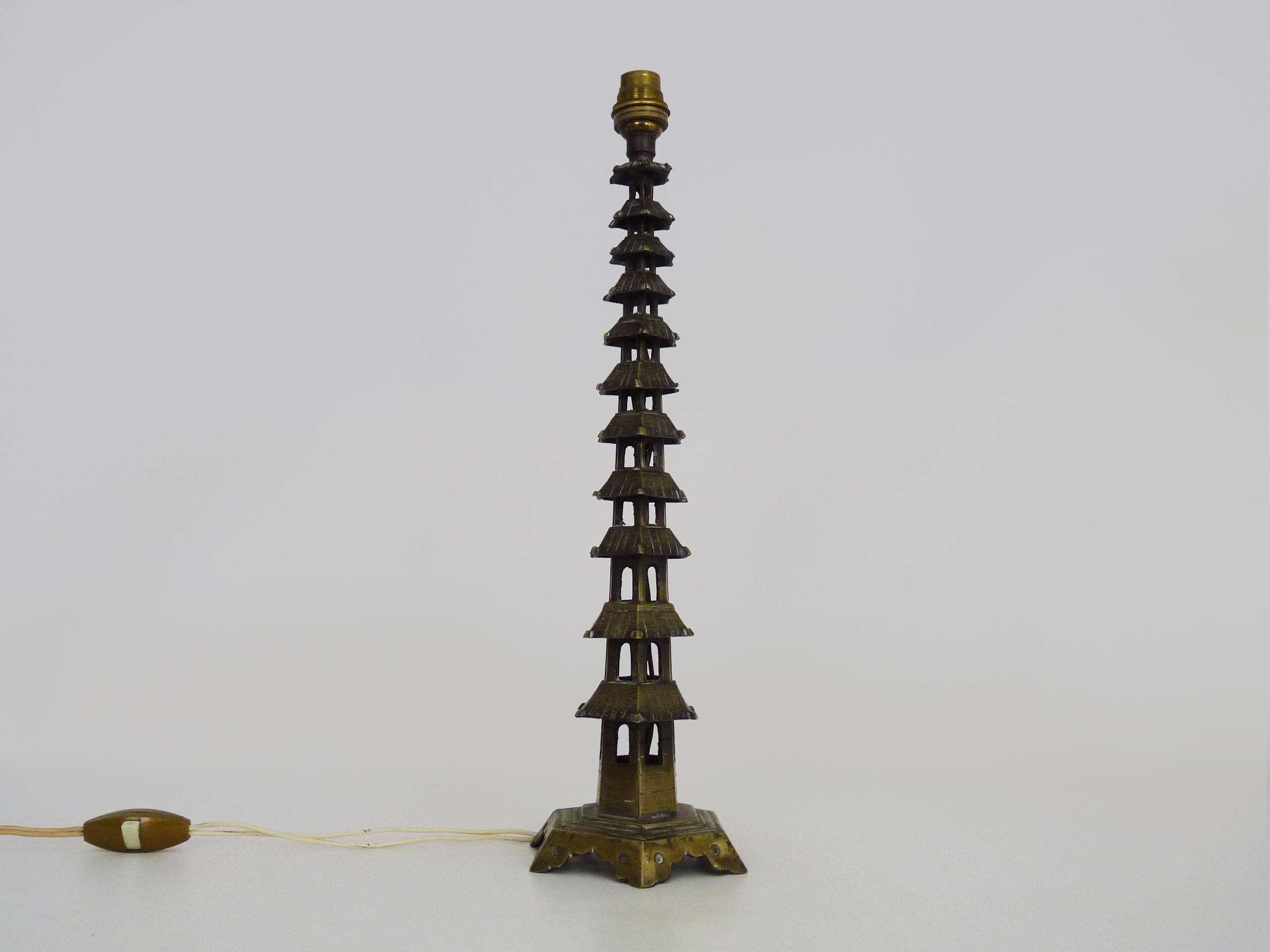 Chinese hexagonal bronze Pagoda table lamp from the 1950s
