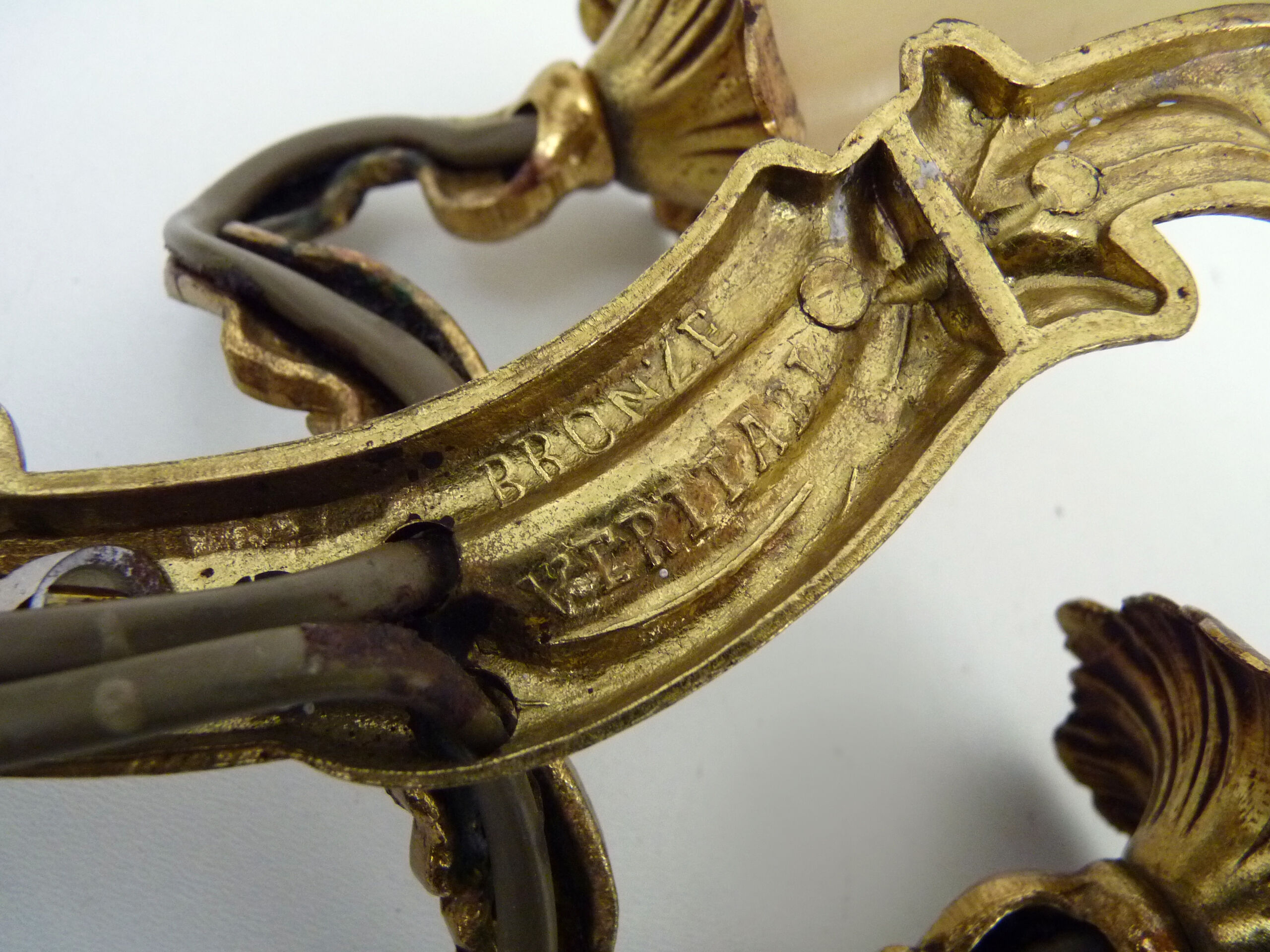 Old pair of wall sconces with double fires in real bronze, acanthus leaf. Year 50