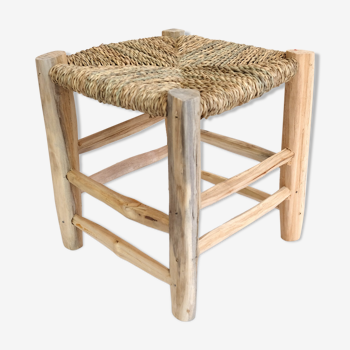 Minimalist stool made of wood and rope