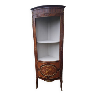 Corner cabinet