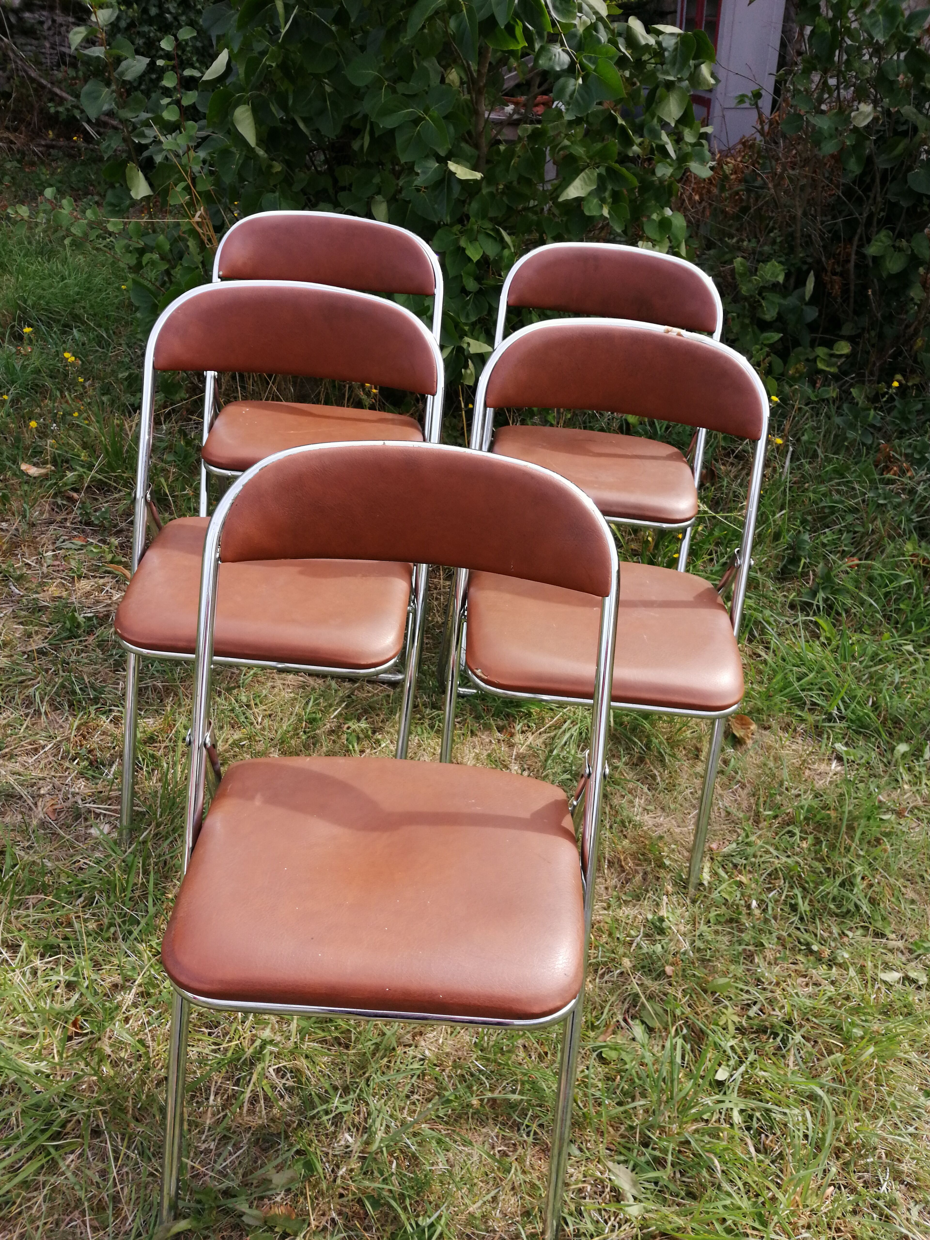 5 foldable chairs
