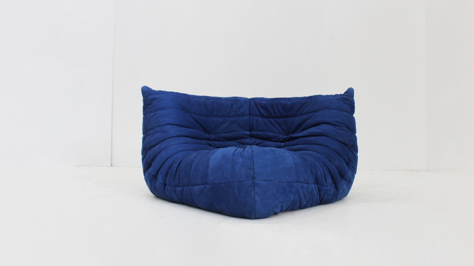 Togo Ligne Roset blue leather corner armchair by Michel Ducaroy for Ligne Roset