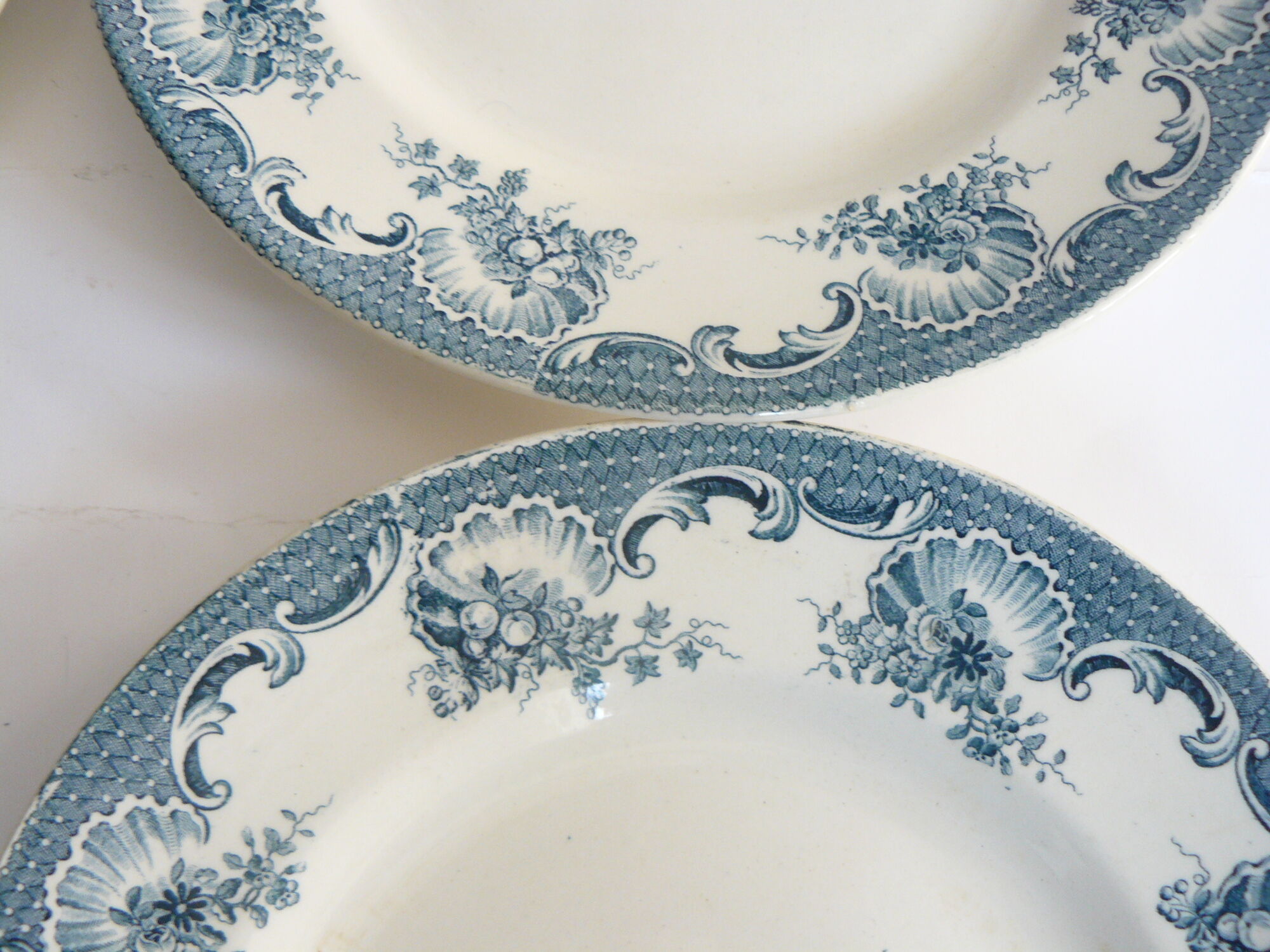 Lot of 4 flat plates Iron earth, model La Vallière of ST Amand