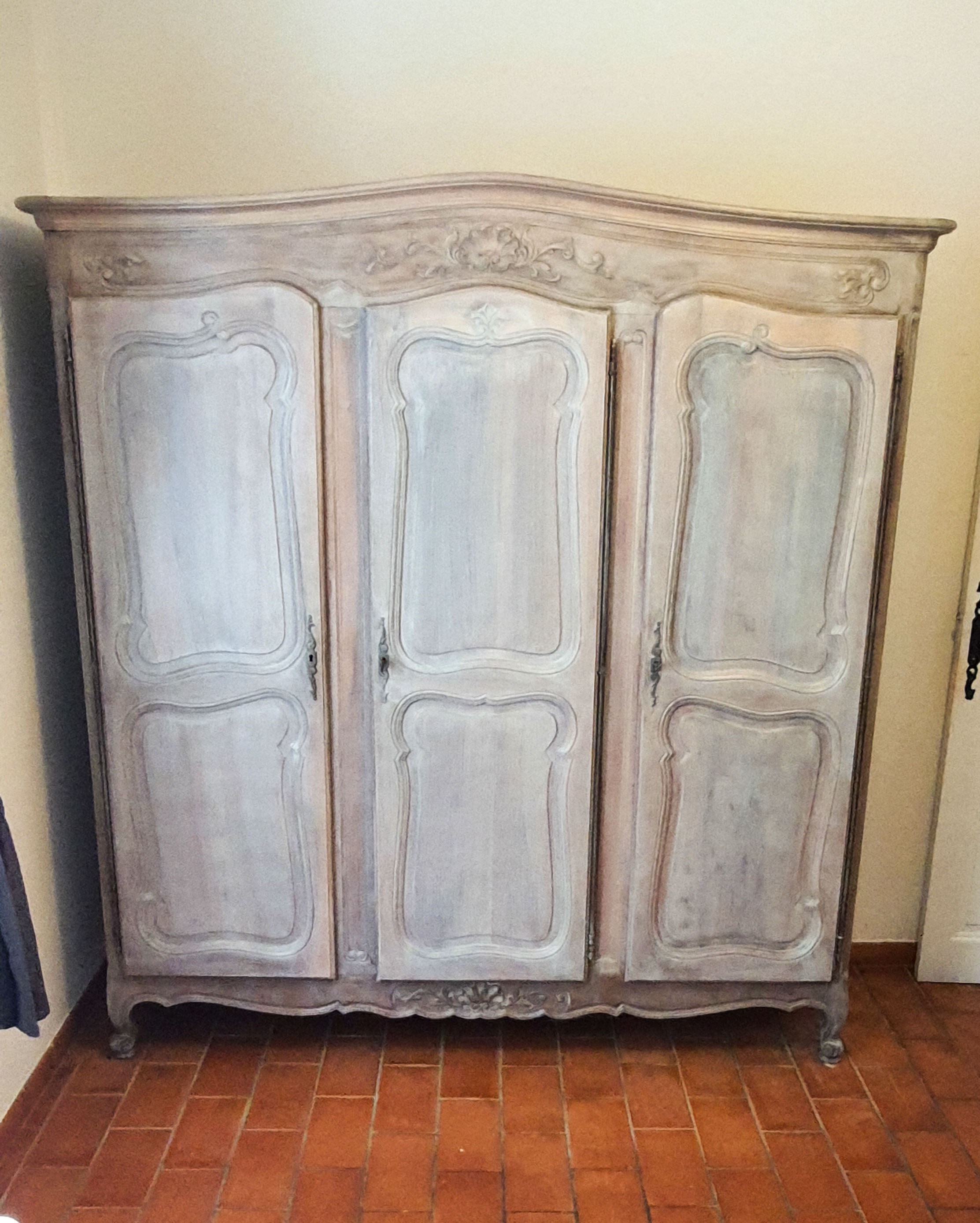 Louis XV wardrobe 3 doors wardrobe ceruse