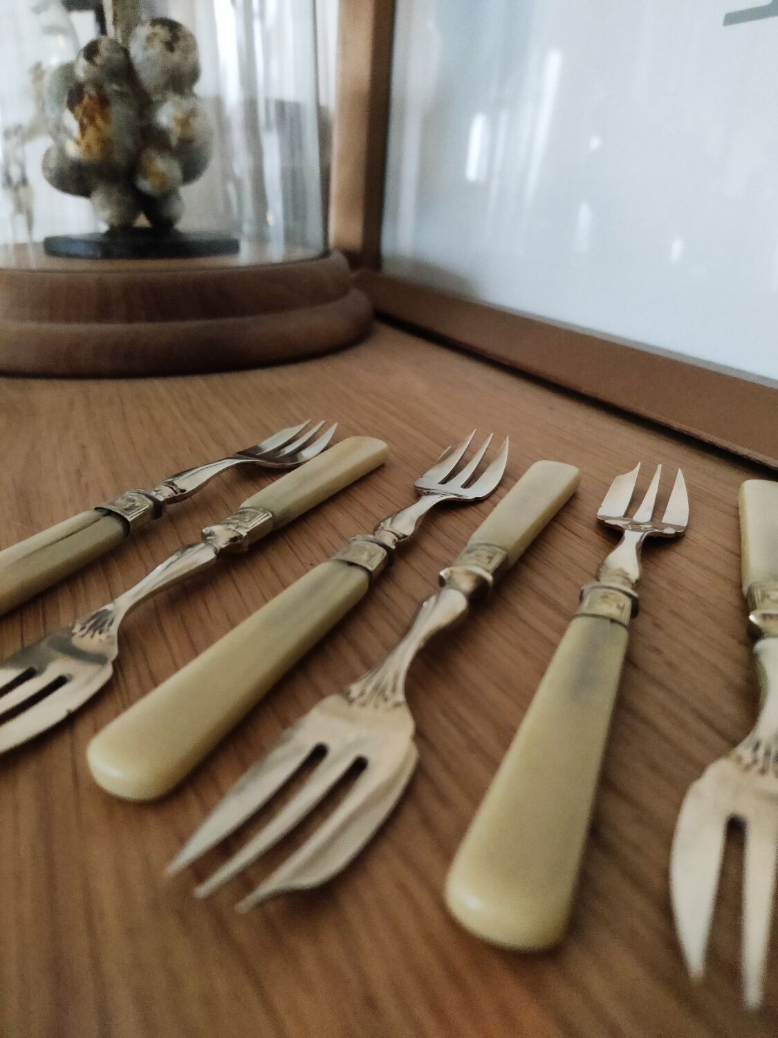 6 dessert forks
