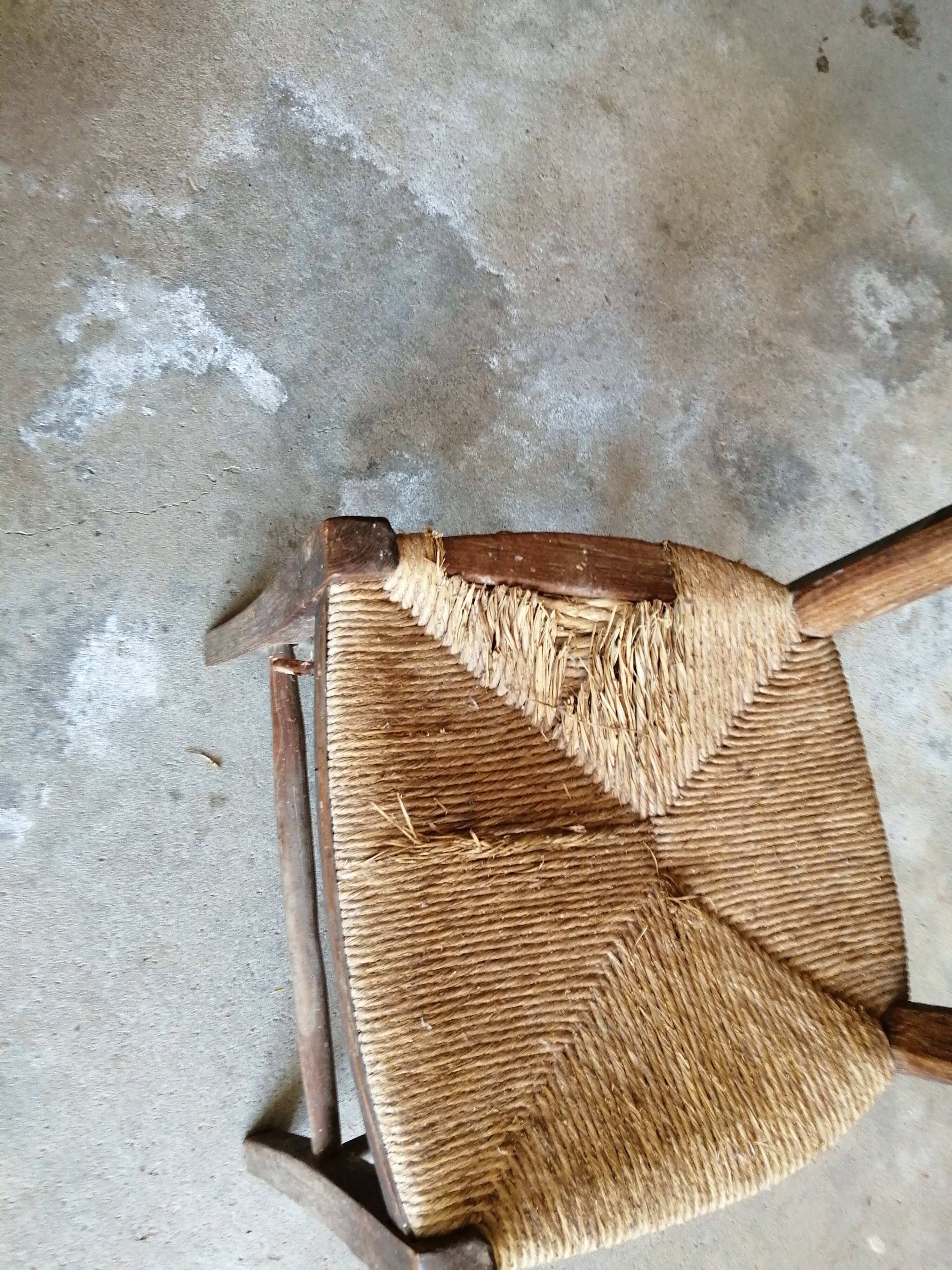 Low straw chair called "nurse"