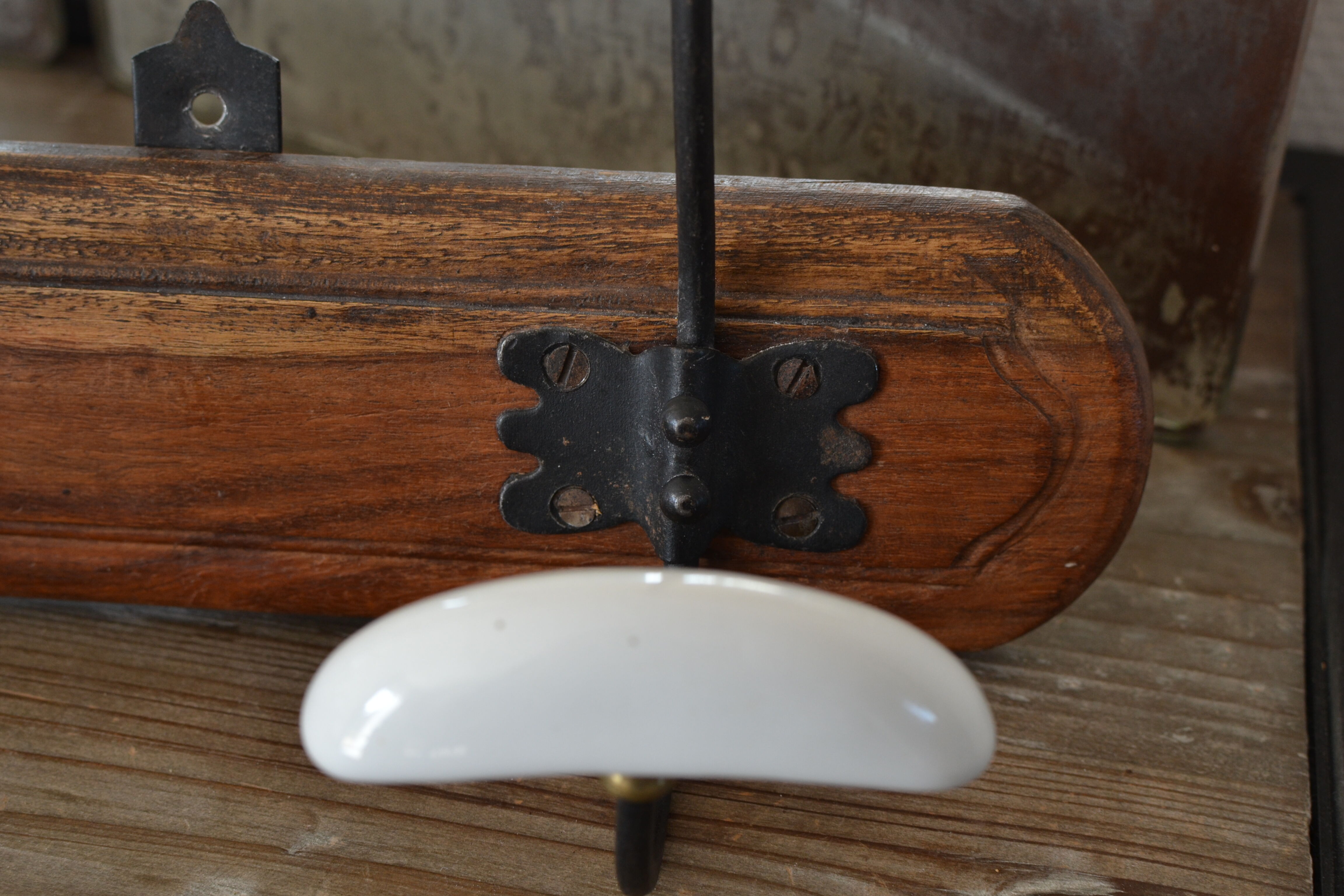 Vintage hook with 3 solid wood hooks