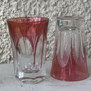 7 verres à apéritif en verre rouge et transparent ciselés vintage