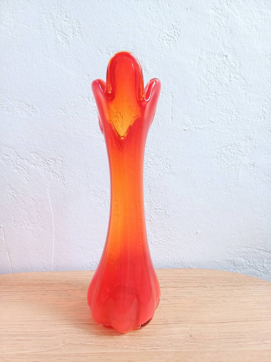 Vintage Hand-Blown Amberina Art Glass Vase – Mid-Century Modern Swung