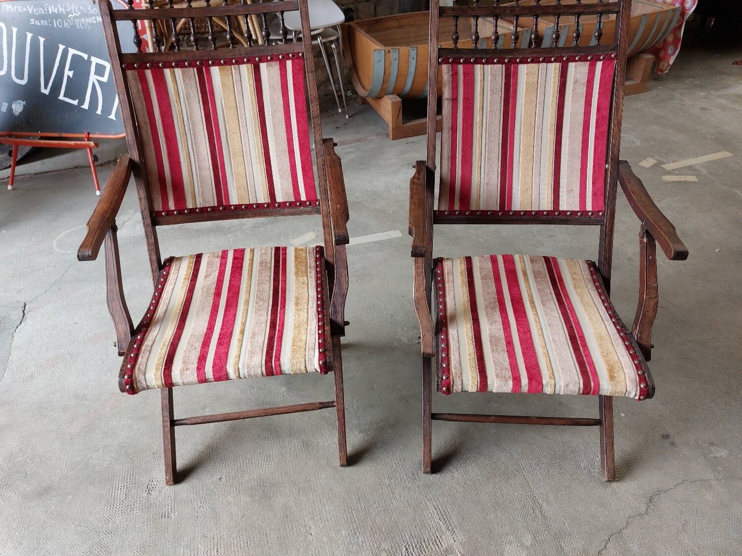 Set of 2 wooden folding chairs