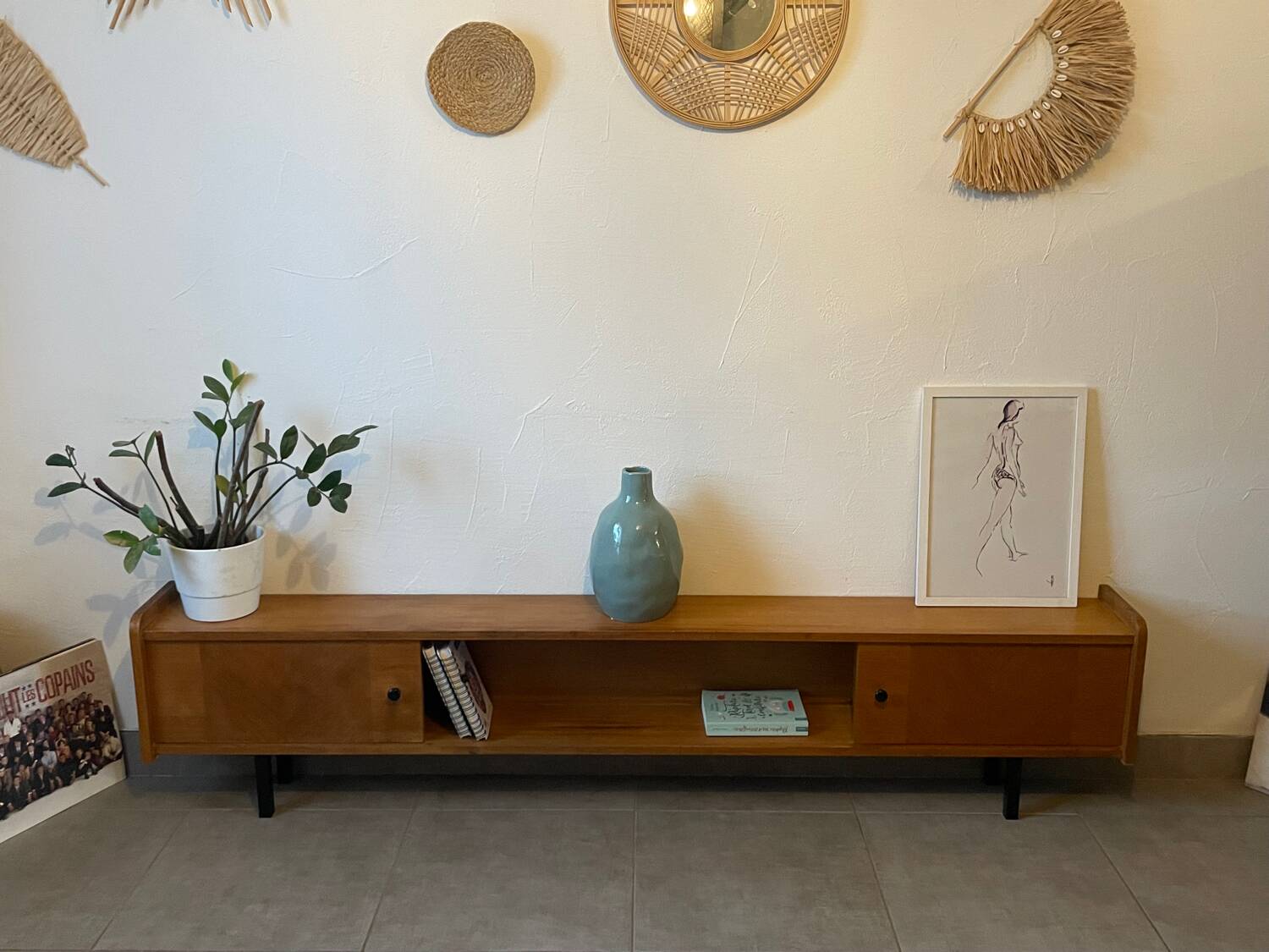 Very beautiful vintage low sideboard (shallow)