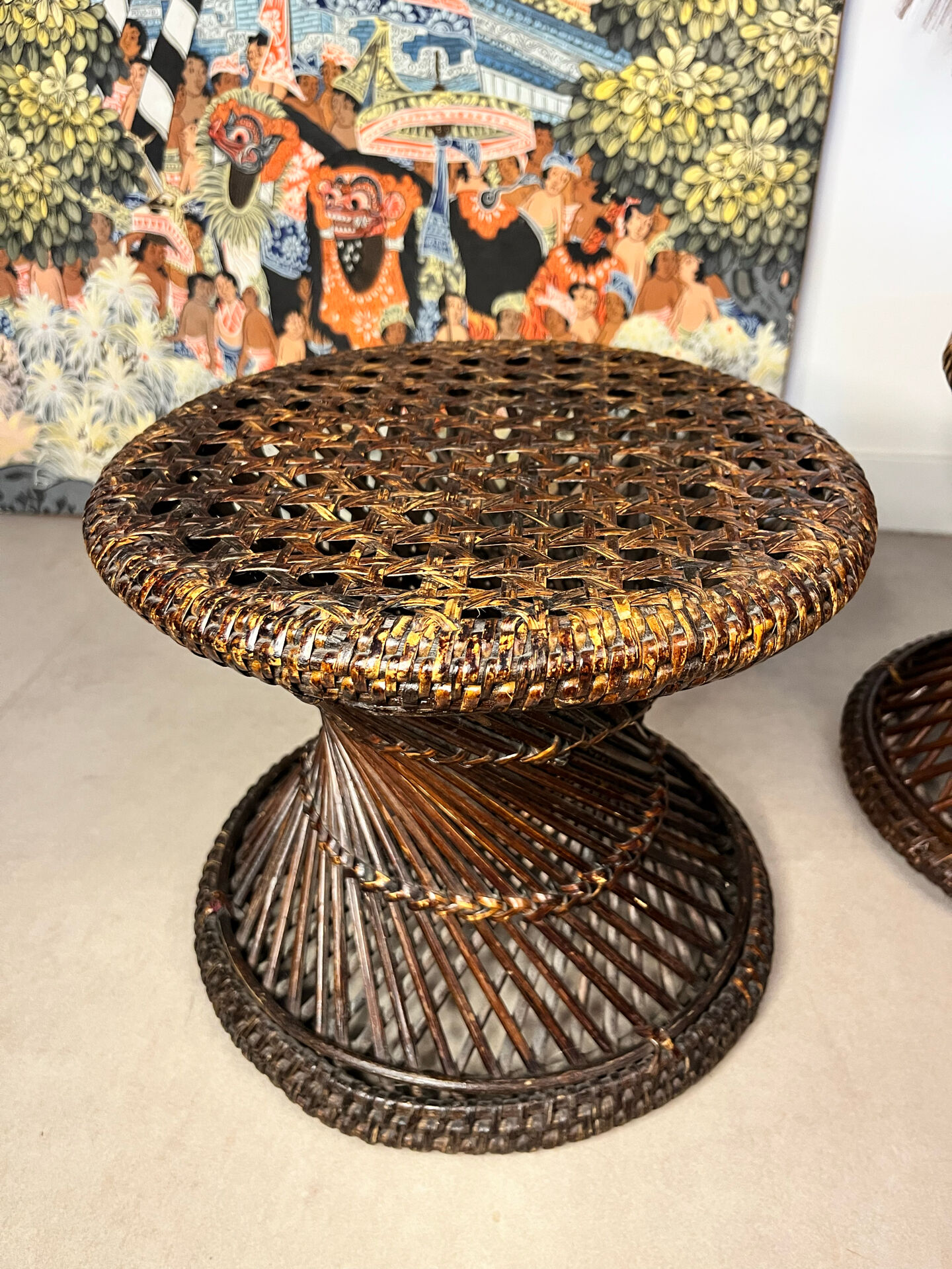 Paire de tabourets en rotin tressé