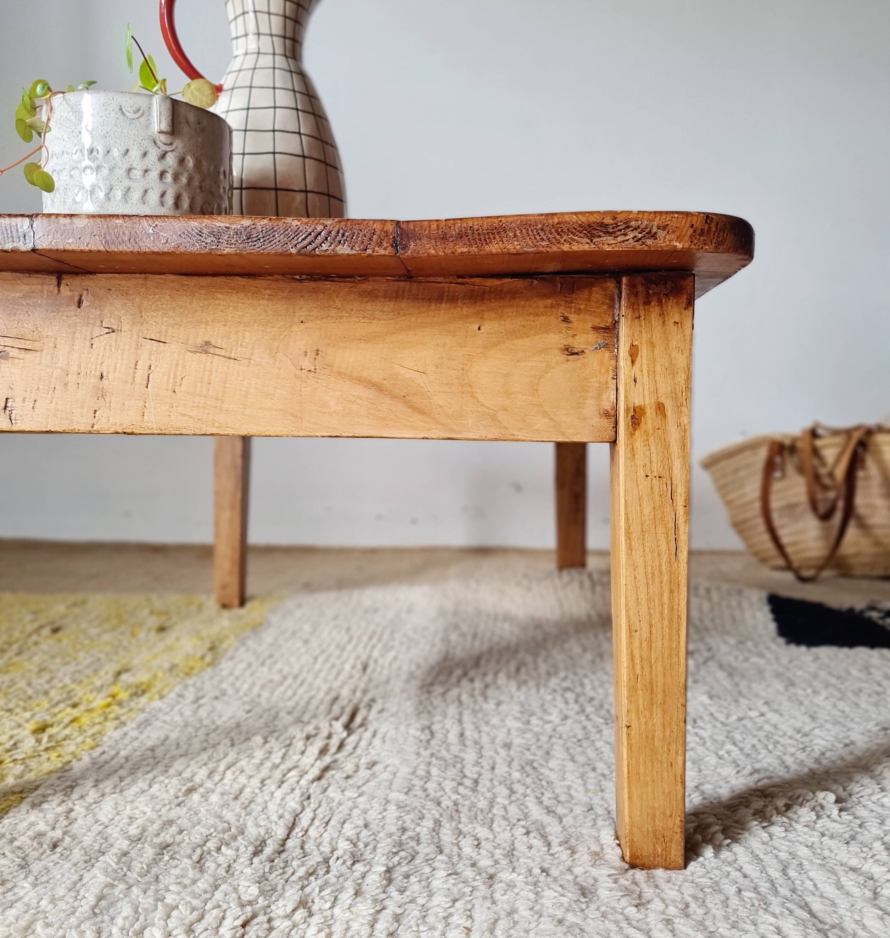 Low farmhouse table in honey pine wood with drawer, L96cm