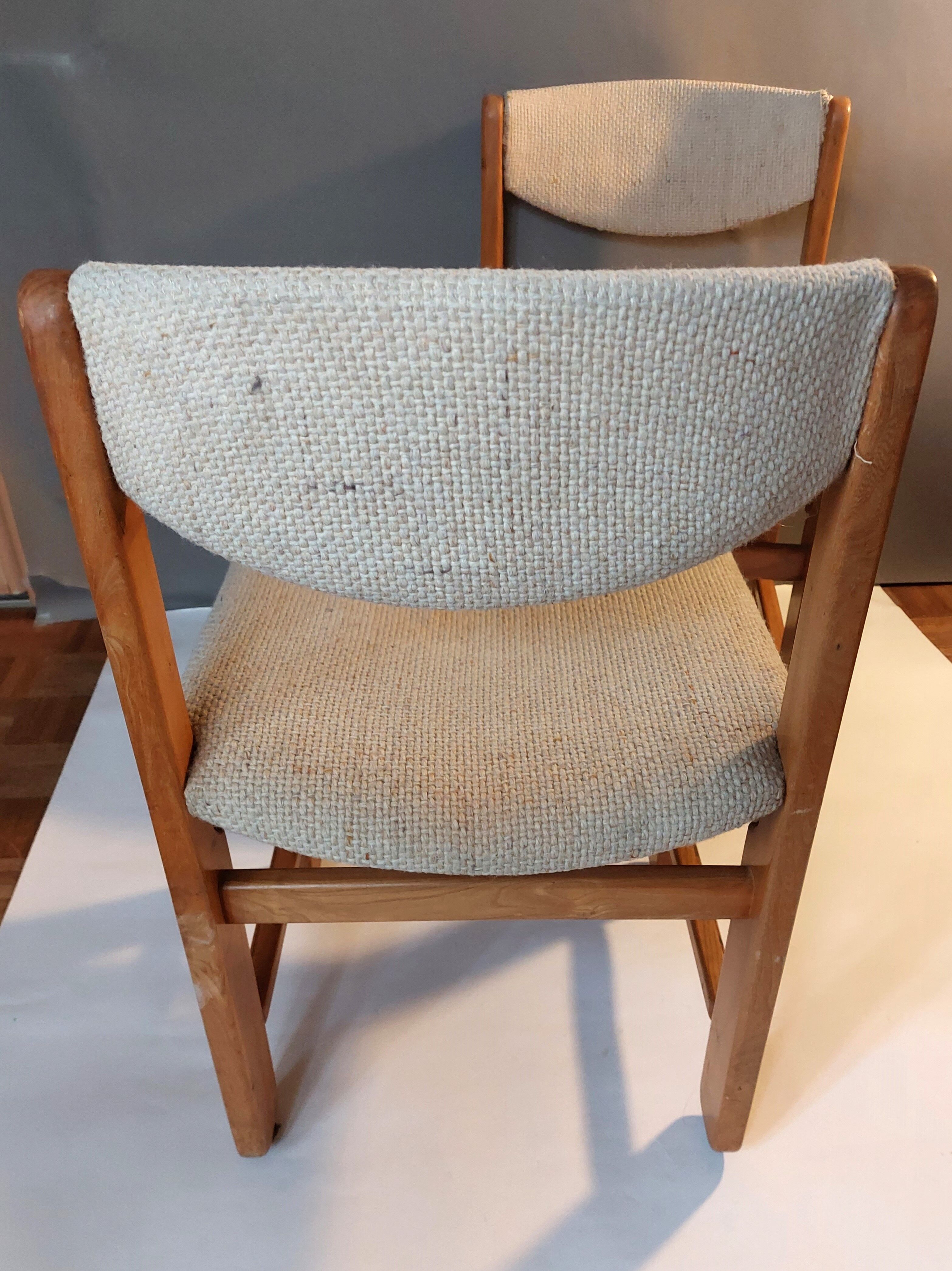 Pair of modernist chairs in solid elm 1970