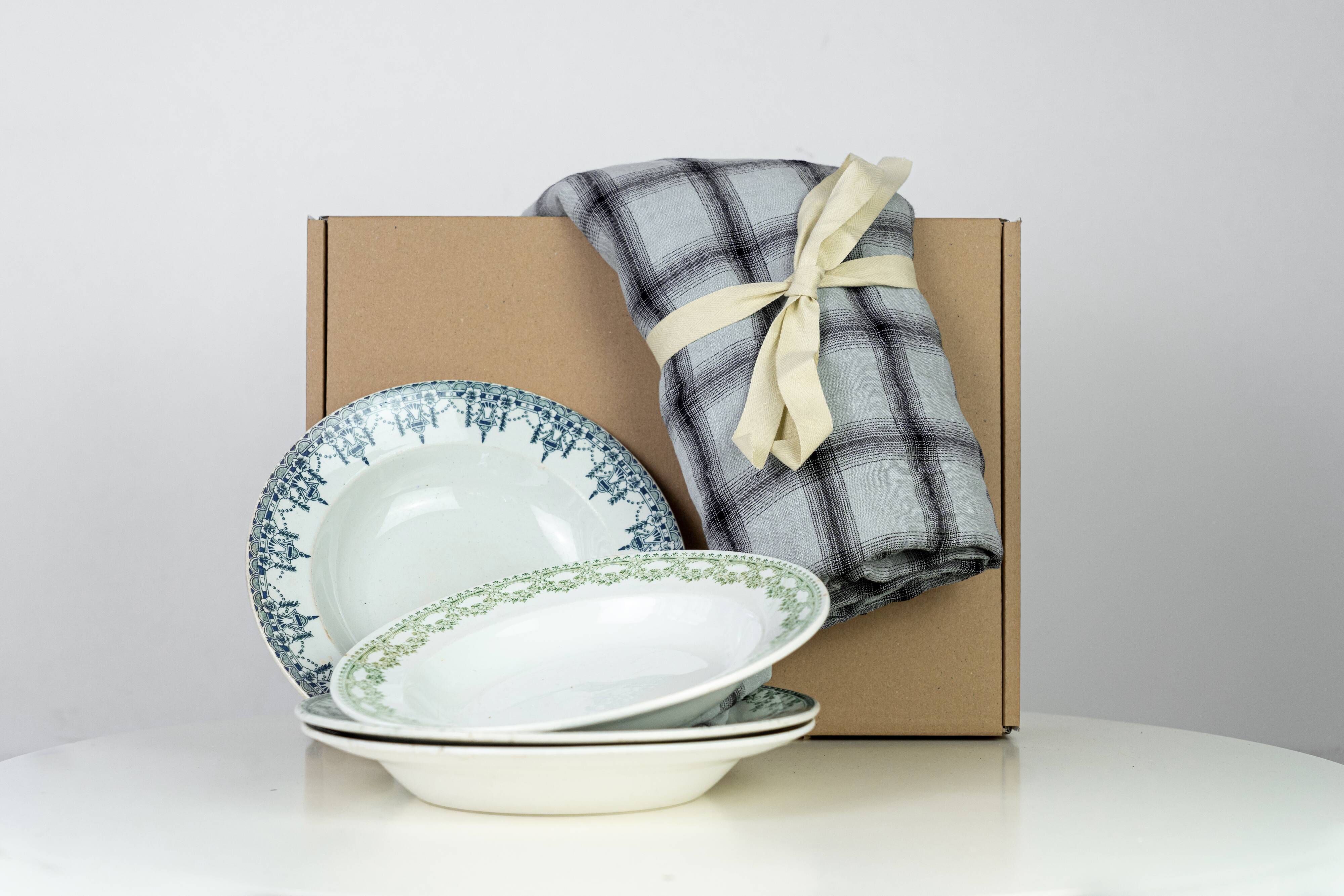 4 assiettes et 1 nappe — Les petits plats dans les grands #01