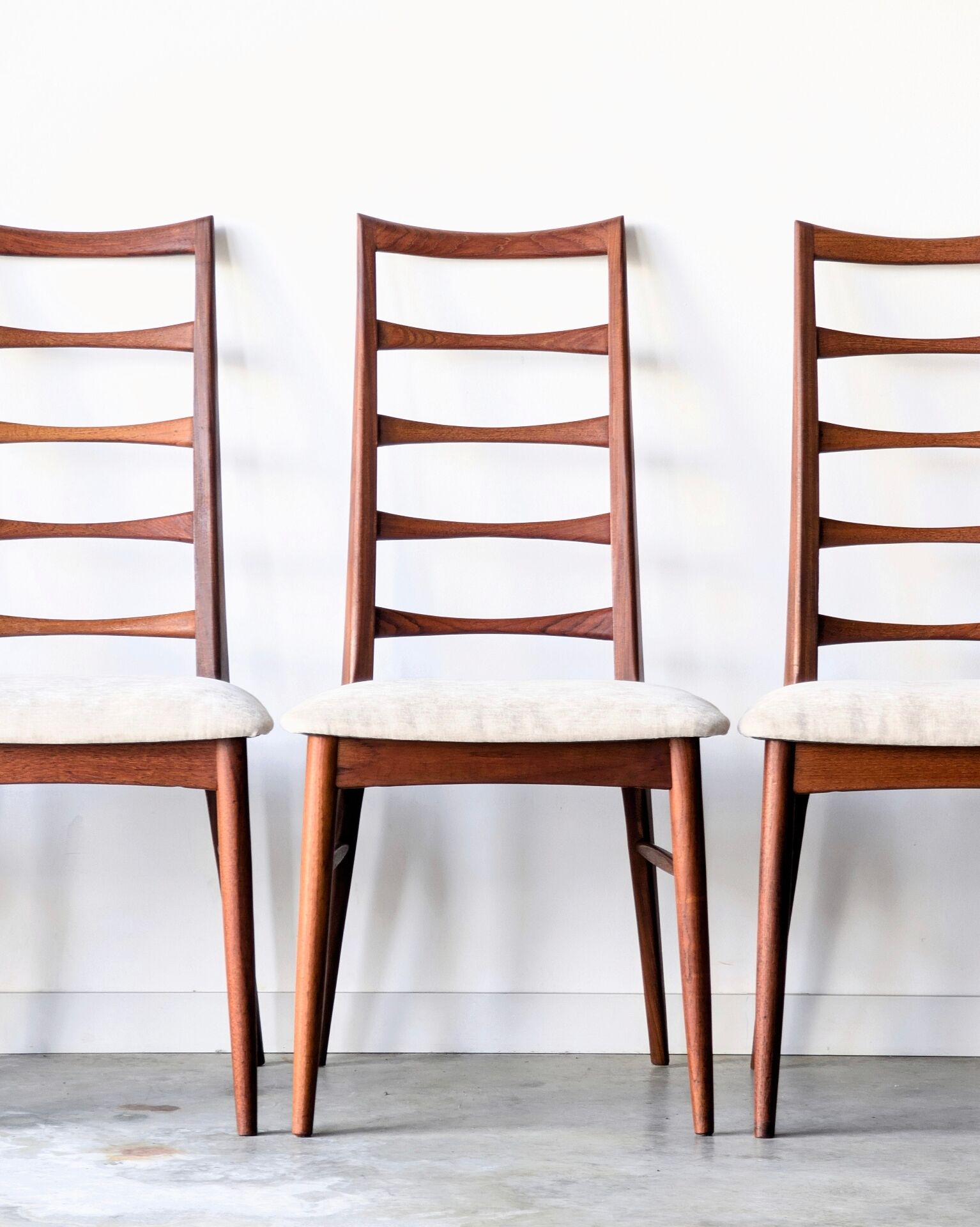 8 chaises vintage danoises teck modèle Lis, Niels Koefoed, 1960 1970