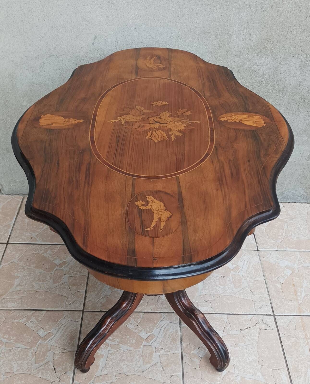 Napoleon III walnut burl table