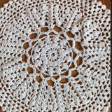 Napperon absolument superbe 23 cm crocheté à la main