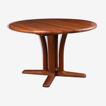 Danish extending solid dining table in teak from dyrlund