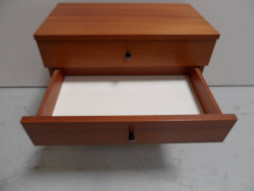Mid century chest of drawers