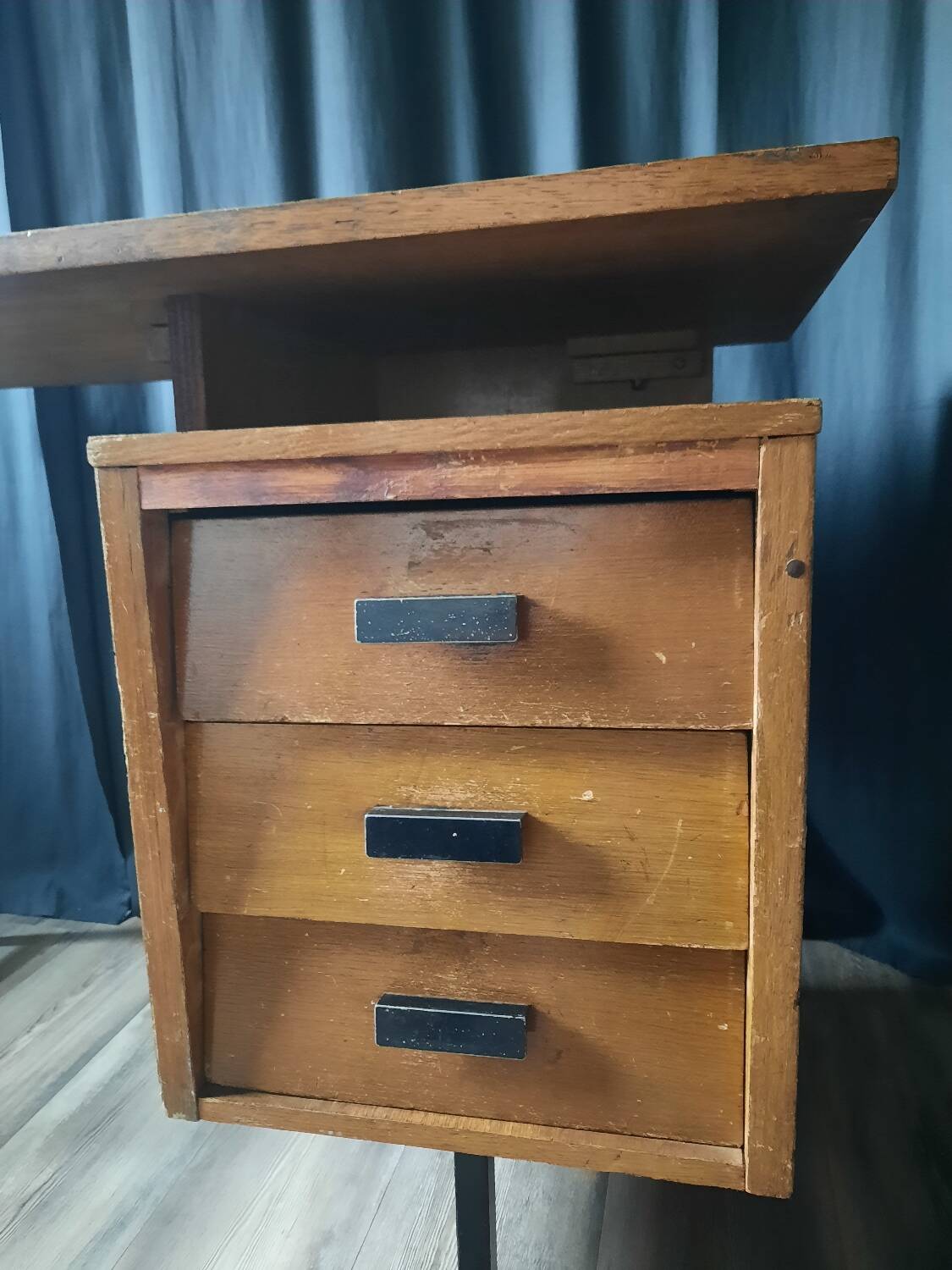 Bureau moderniste années 50