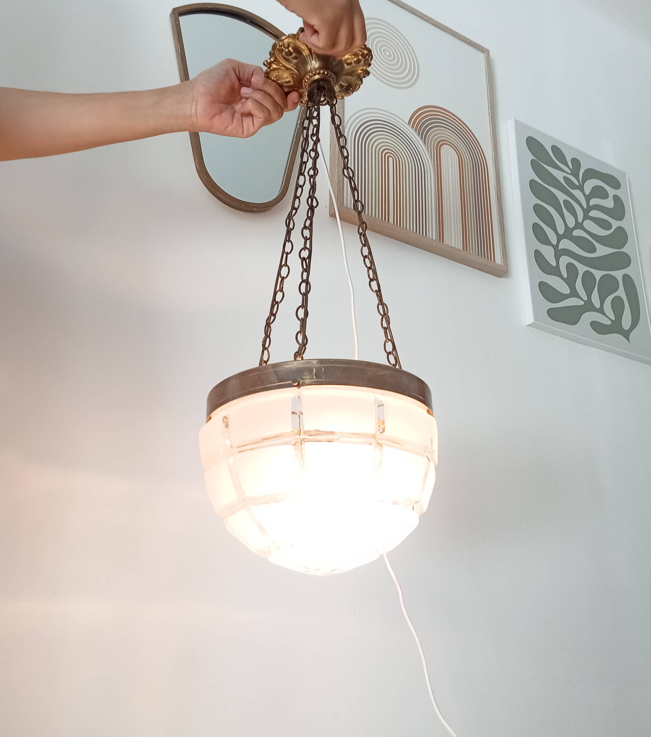 Vintage suspension light from the 1920s/1930s.