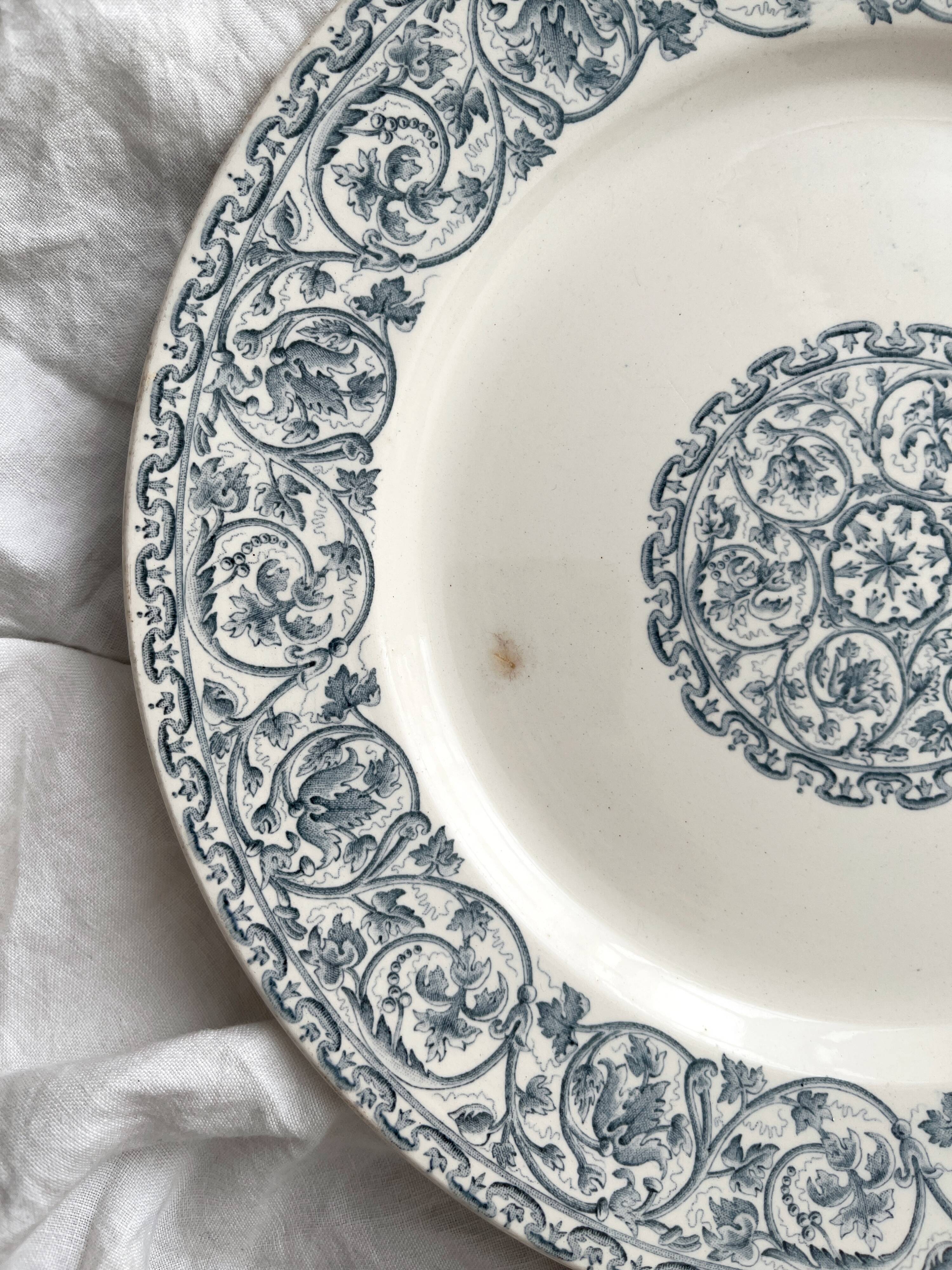 6 iron earthenware flat plates "Renaissance" Creil et Montereau