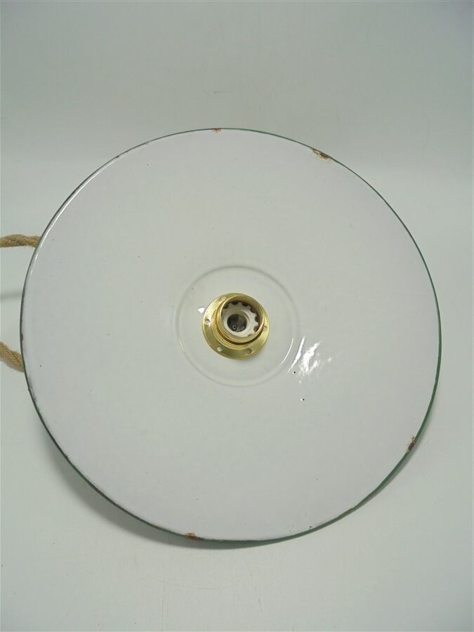 Enamelled sheet metal suspension