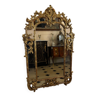 Miroir en bois doré style Louis XV, fin XVIIIème