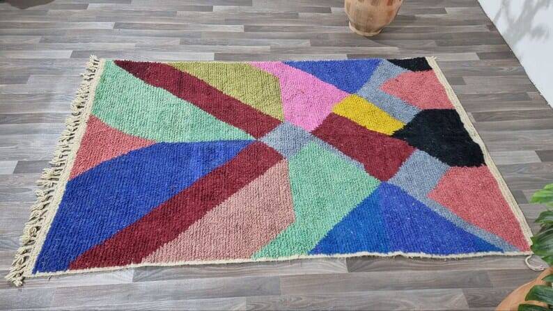 Pure wool rug with traditional coloured patterns, size 1.5/2.5 m.