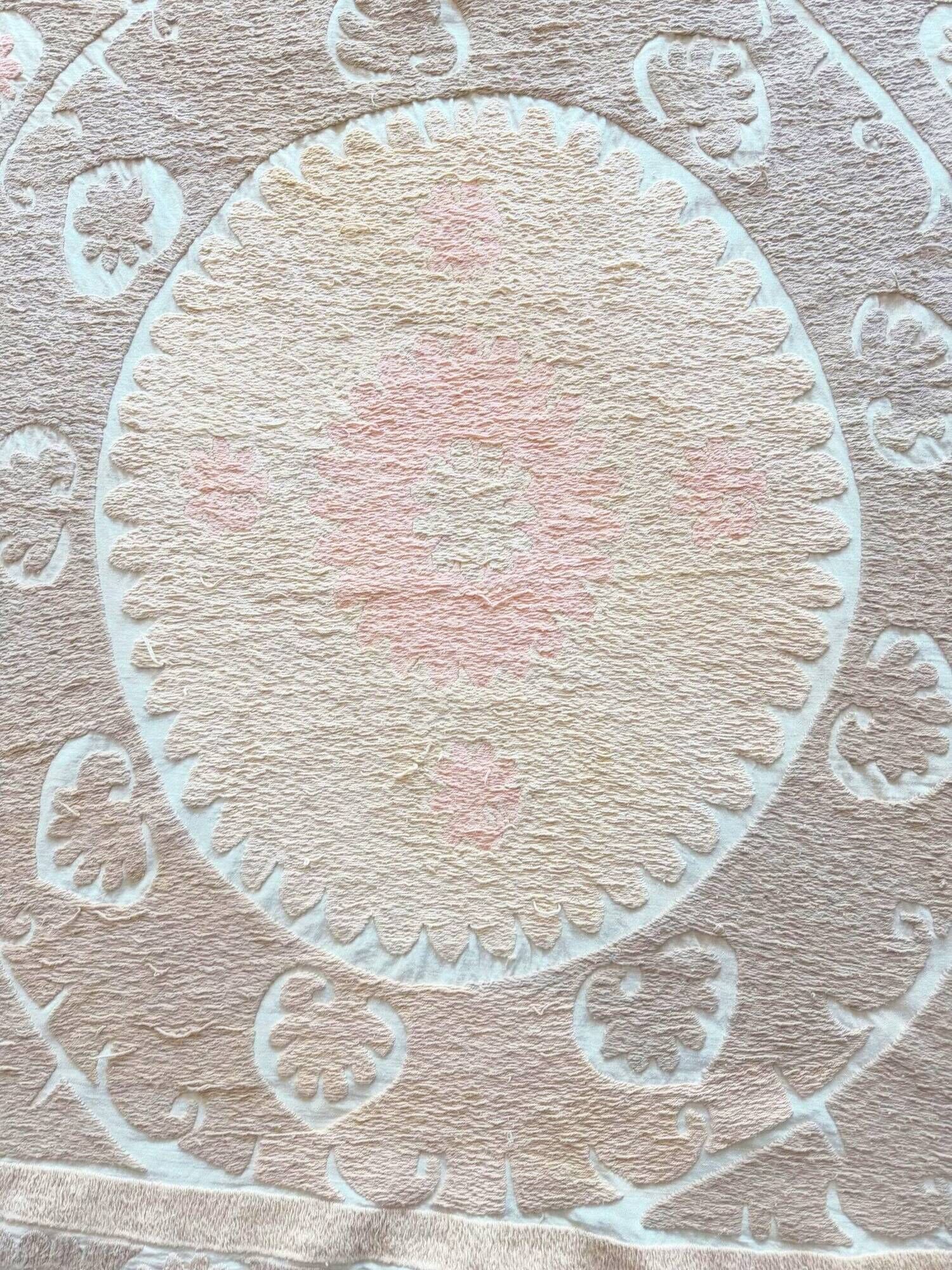 Nappe brodée à la main vintage 127x137 cm