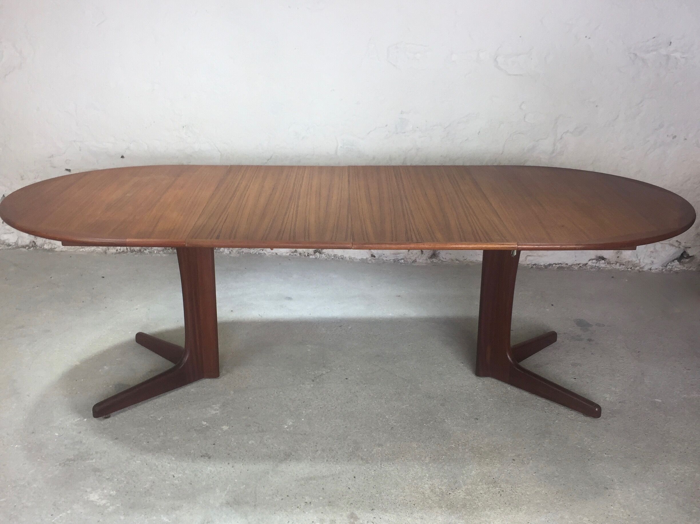 Scandinavian oval table in teak from the 1970s