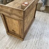 Trading counter central island pine