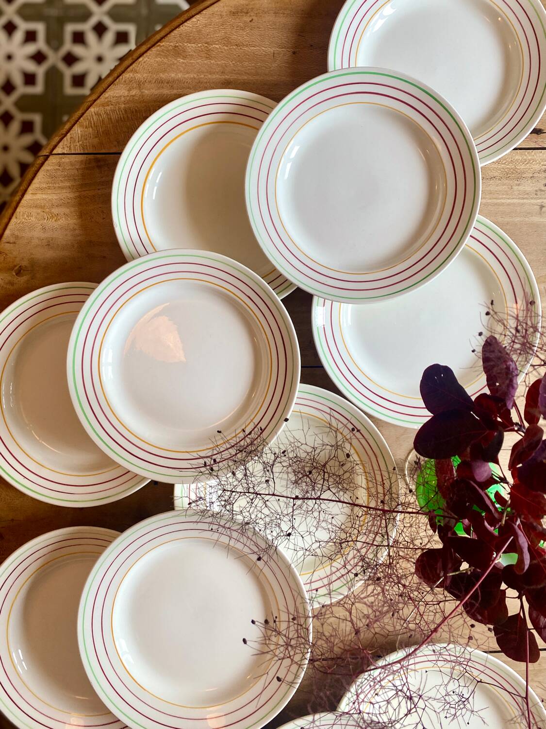 Set of 12 vintage flat plates, Jeannio de Gien model