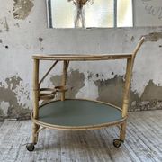 Desserte, table roulante en rotin années 60
