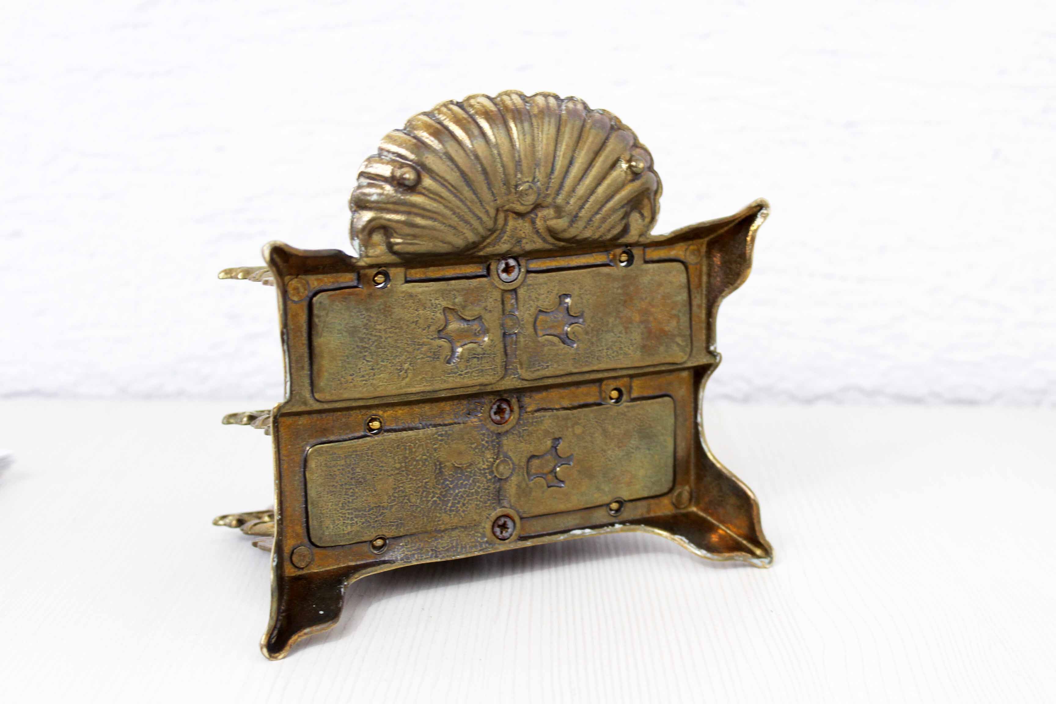 Letter door, empty bronze pocket