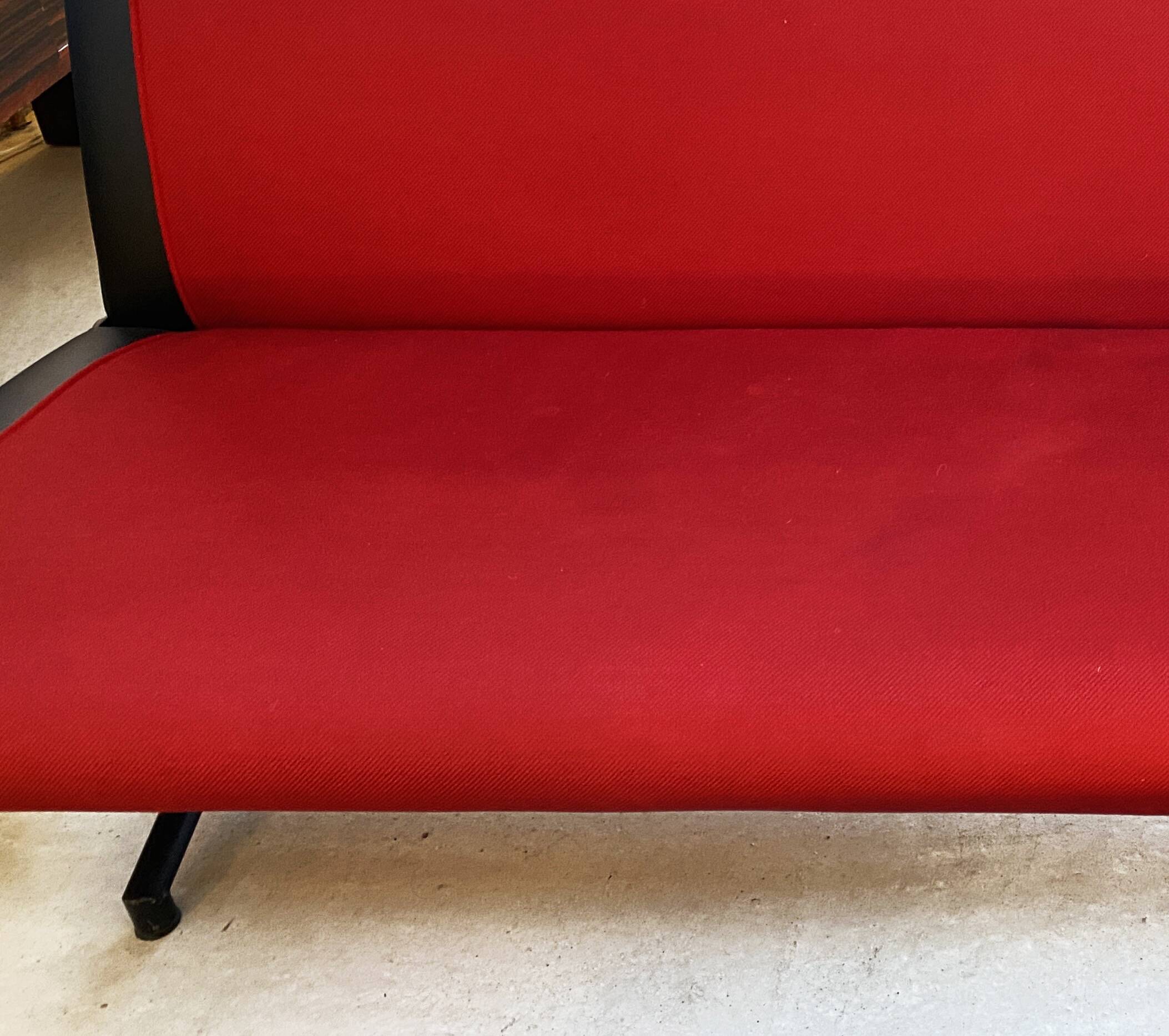Osvaldo Borsani D70 Tecno sofa, 1960 Limited edition