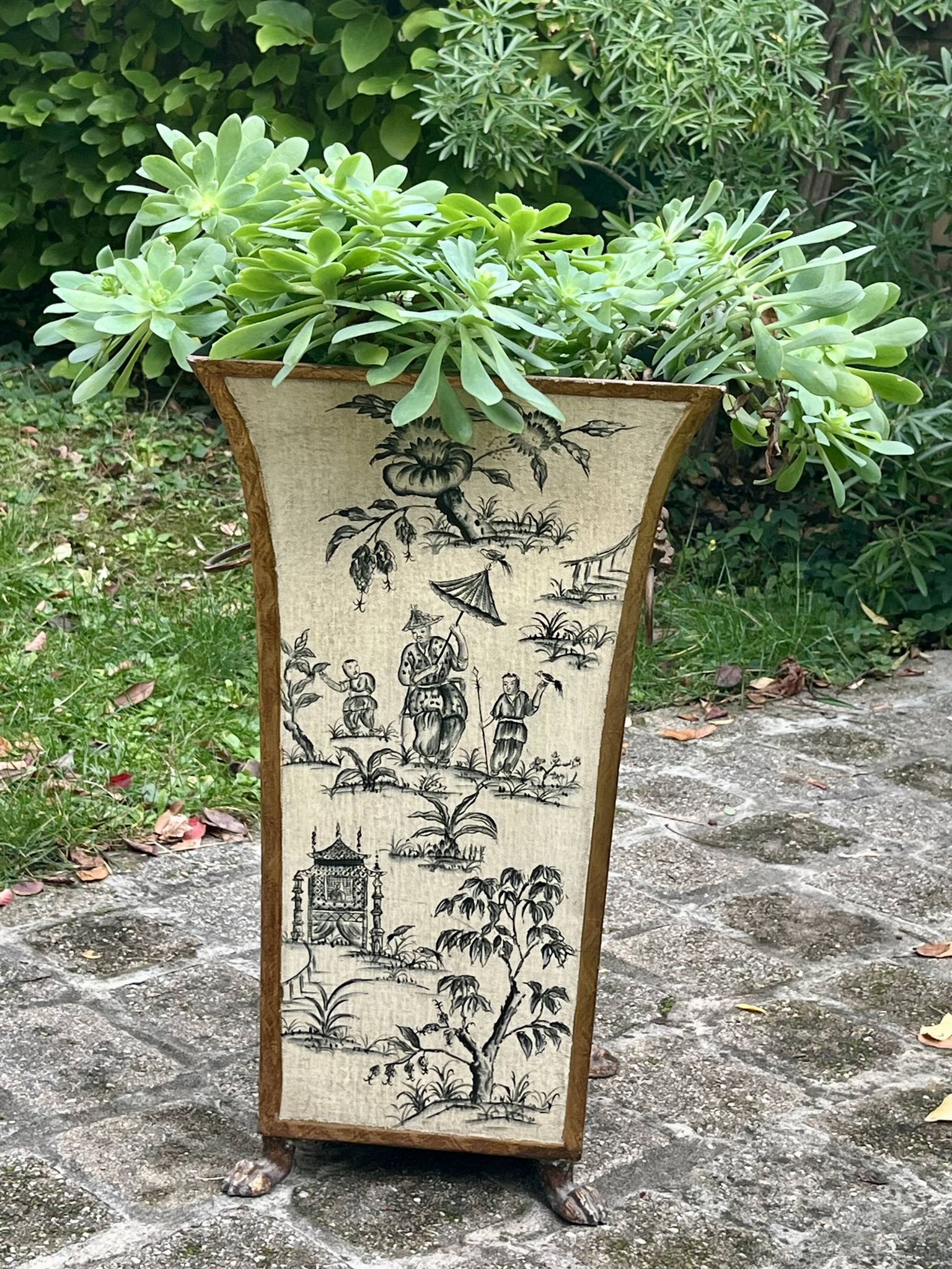Grand cache-pot tôle - Décor aux Chinois- Pattes de lion - Très bon état