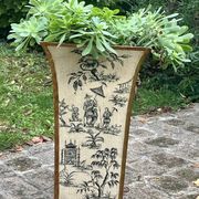 Grand cache-pot tôle - Décor aux Chinois- Pattes de lion - Très bon état