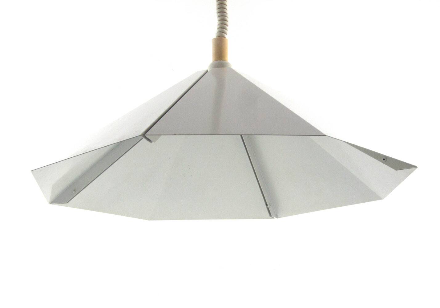 Minimalist and discreet metal sheet lamp from the 1970s.