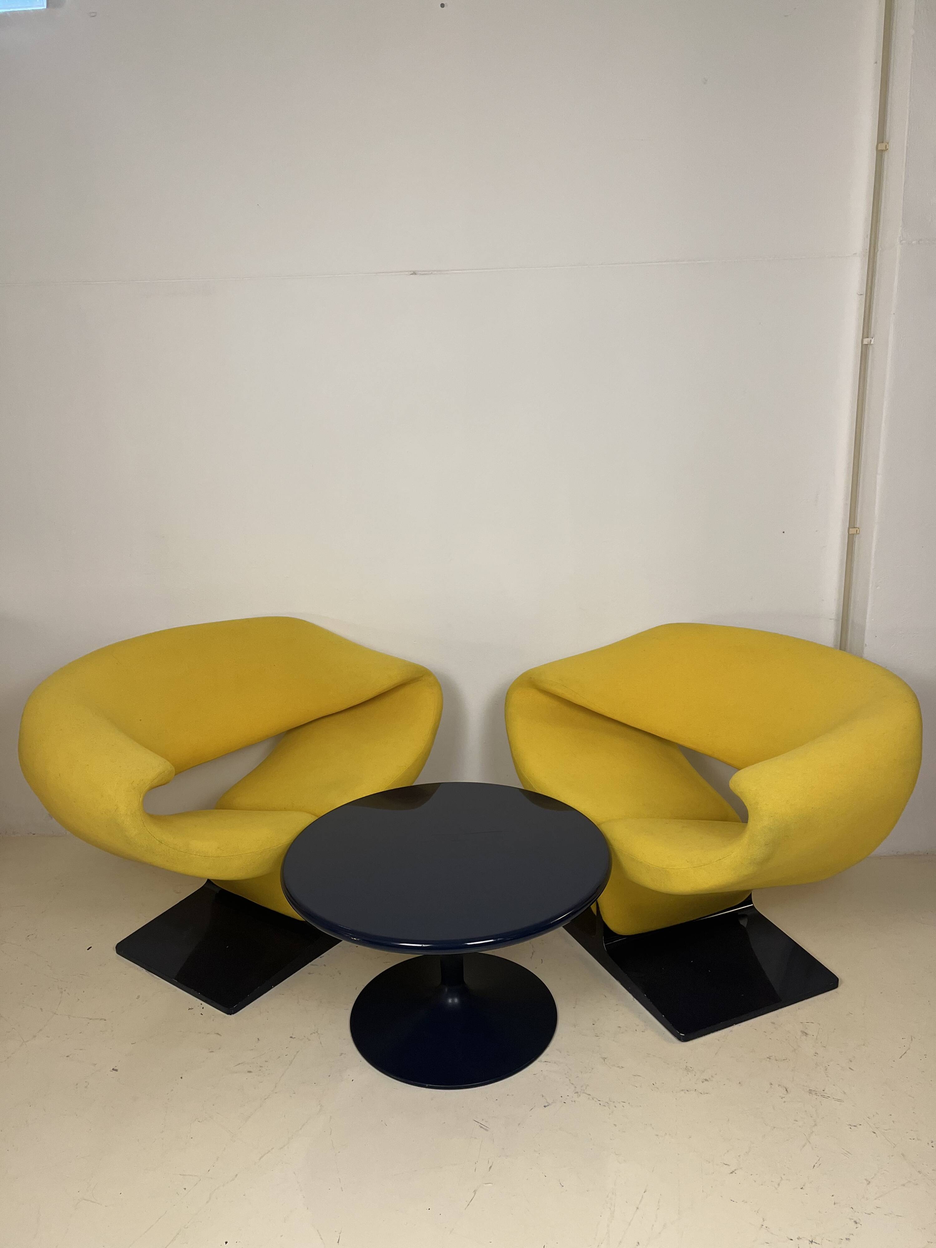 Ribbo armchairs and coffee table by Pierre paulin for Artifort, 60s,