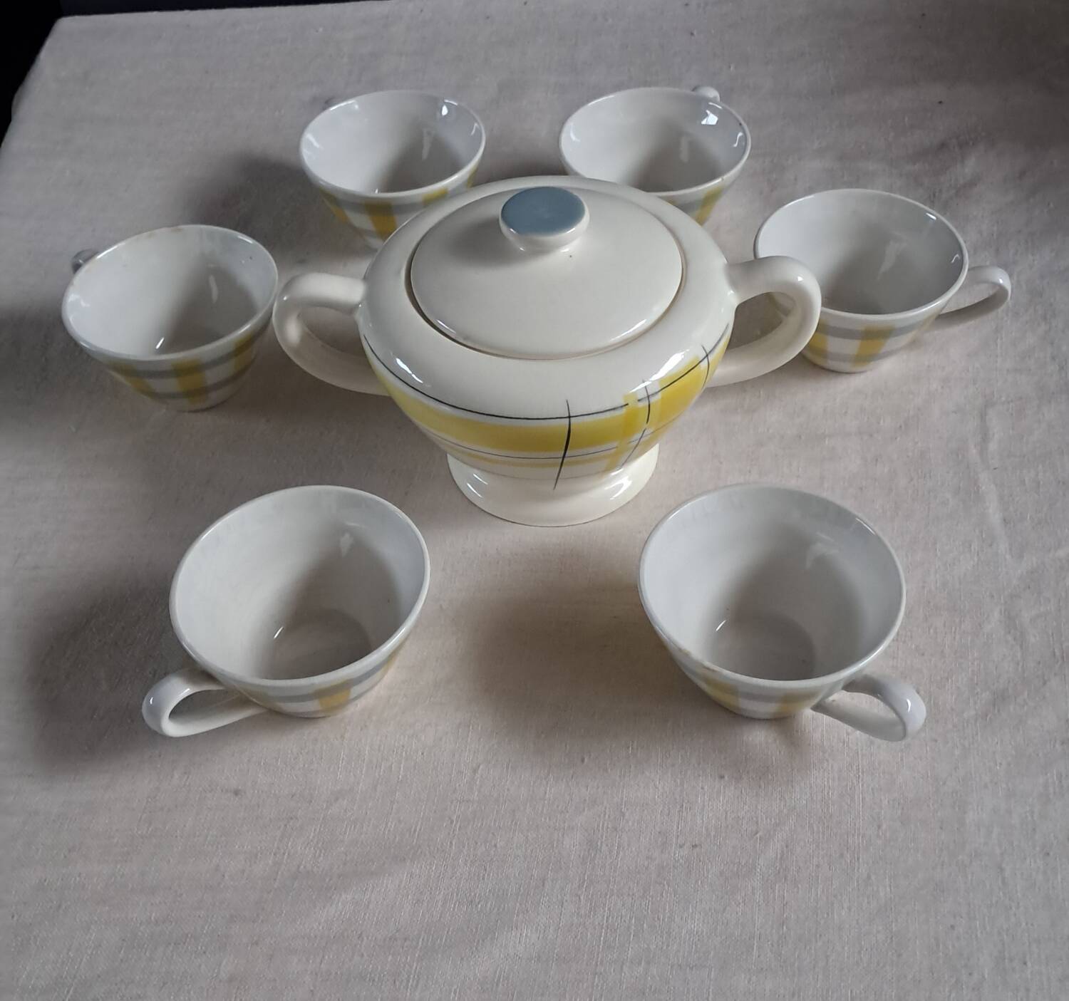 Cups and sugar bowl