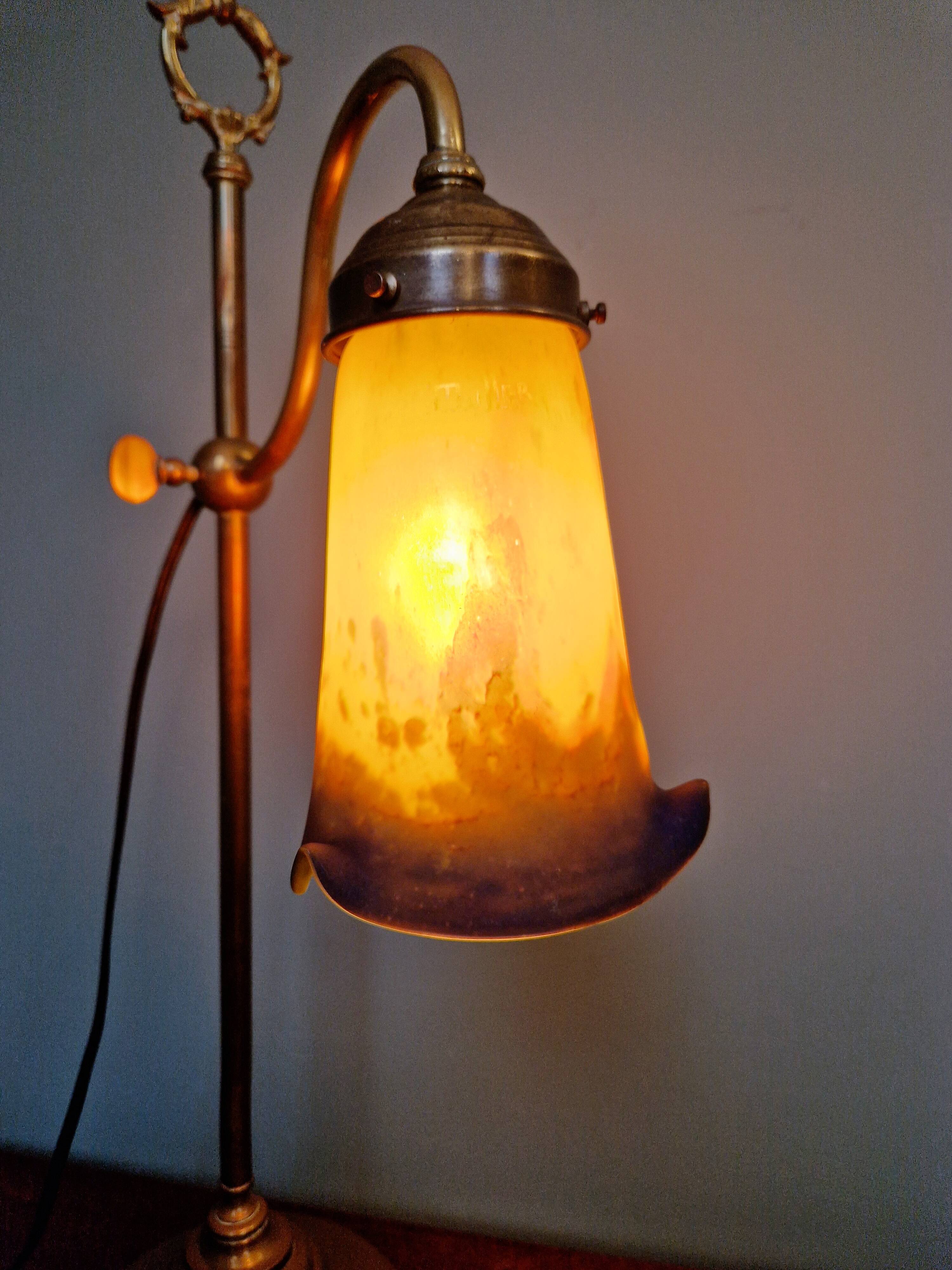 Art Deco brass and glass desk lamp signed "Frères Muller", 1920s