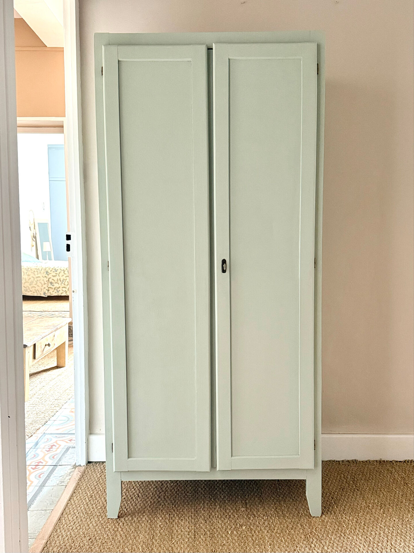 Parisian wardrobe bonnetière